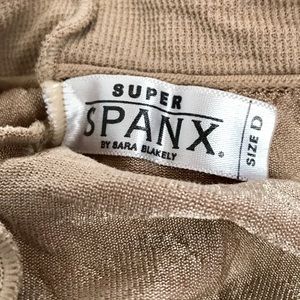 🌺🐝 NEW SPANX. 2 PAIR IN NUDE BEIGE . SIZE D